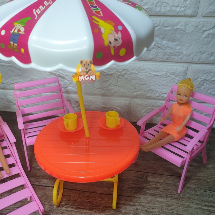 boneka berbi set pantai dengan bangku dan meja isi 2 boneka PROMO - Image 3