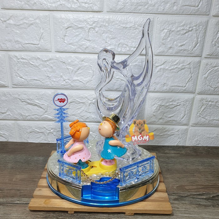 Pajangan Kiss Baby Artist dengan lampu dan berputar kissing baby - Image 2